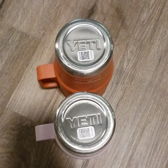 2 Yeti 20 Oz Ramblers With Mag Slide Lids - Picture 4 of 11